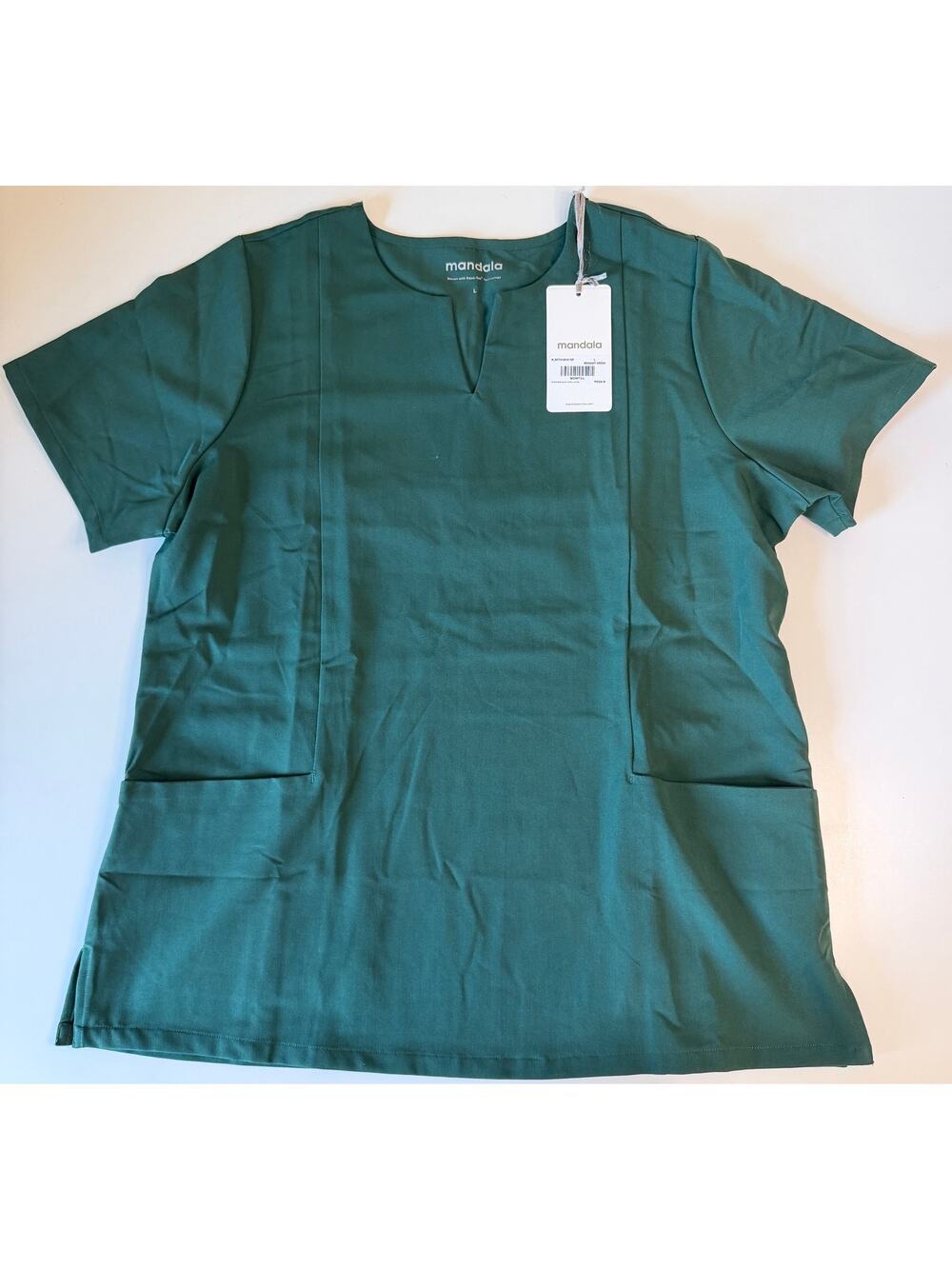 Mandala Midnight Green Notch Neck Scrub Top Women's Large NEW WITH TAGS